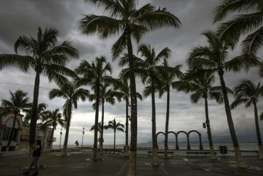 ¡IMPACTANTE! Imágenes satelitales: Así se ve el huracán Matthew cerca de Venezuela