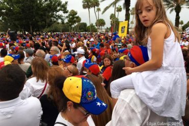 ¡TODO POR EL PAÍS! Hija de Mónica Spear también marchó para exigir el revocatorio en Venezuela