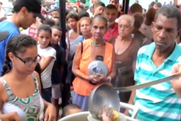 ¡A FALTA DE CARNE Y POLLO! En Petare prepararon un MEGA sancocho para mitigar el hambre