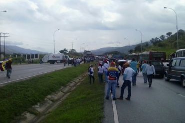 ¡RUINES! Enzo Scarano denunció que en la ARC atacaron autobuses que viajaban a Caracas (+Video)