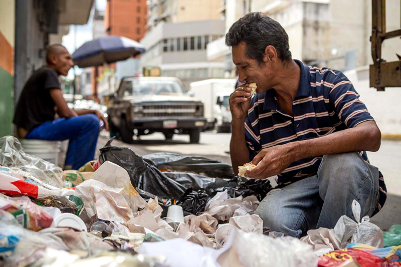 venezolanos-comen-basura-desperdicios-basurero-hambre-socialismo-3.jpg