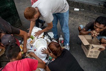 ¡A DIFUNDIR! Venezolanos comiendo de la basura: Las impactantes FOTOS que dan la vuelta al mundo