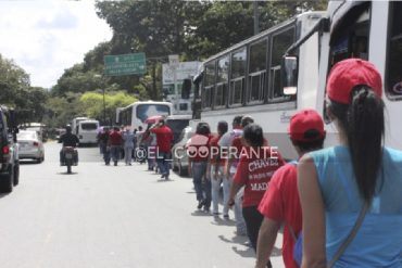 ¡NO LO VERÁS EN VTV! La gran concentración de autobuses en la marcha “rojita” (+Fotos)