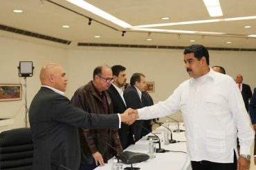 ¡SIGUE OBSESIONADO! Maduro muestra supuesta nota que le escribió Chúo: “Nico, llámame” (+Foto)