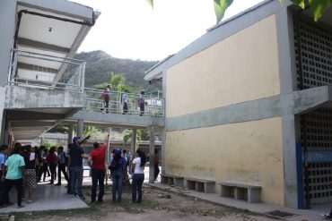 ¡OTRA FATAL TRAGEDIA! Niña de 11 años murió tras desprendimiento de techo en escuela de Guanta