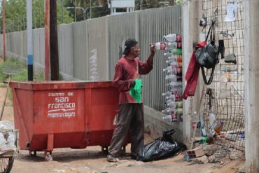 ¡IMPACTANTE! La historia de un abuelo que tiene cuatro meses viviendo de la basura