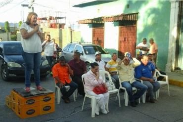 ¡CLAP MISERABLES! En Sucre niegan bolsas con comida a opositores que trabajan por el revocatorio