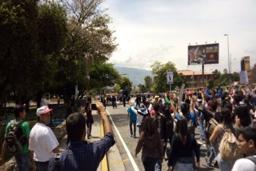 ¡ATENCIÓN! Reportan ocho estudiantes heridos durante protesta en la ULA (+Video)