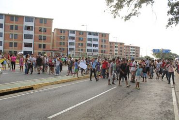 ¡SIGUE LA ESTAFA! Detuvieron a mujeres en Vargas que protestaban por bolsas de CLAP