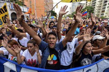 ¡SINTONIZA EN VIVO! Oposición acompaña a los estudiantes a marchar hacia Conatel #9Jun