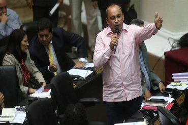 ¡LLORA, PUES! Diputado rojo llama “vagos” a colegas opositores: “No vienen a trabajar por el país”