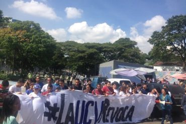 ¡ESTÁN EN TODO SU DERECHO! Estudiantes de la UCV salen a la calle para exigir revocatorio