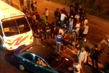 ¡ÚLTIMA HORA! Mataron a un Polimiranda durante protesta en Los Teques: Le dispararon desde un carro (+Video)