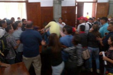 ¡ATENCIÓN! Grupo armado tomó el Concejo Municipal de Libertador en Mérida