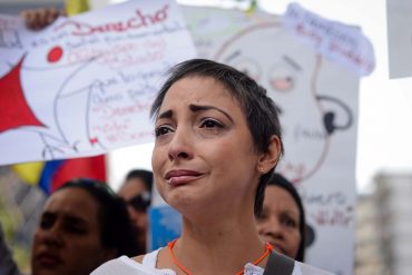 ¡Y LA GENTE MURIENDO! En los puertos hay medicinas a punto de vencerse, advierte la Federación Farmacéutica