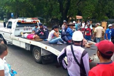 ¡INDIGNANTE! Enfermos y heridos son trasladados en grúas a falta de ambulancia