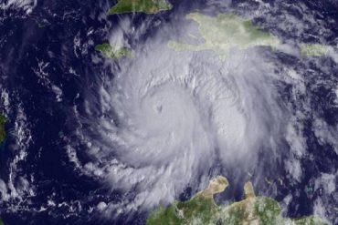 ¡TE LA TRAEMOS! La impresionante foto del Huracán Matthew golpeando Jamaica