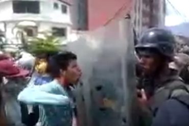 ¡DEMASIADO FUERTE! «Dispárame porque tengo hambre”, le dijo un manifestante a piquete GNB (+Video)