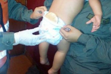 ¡FIN DE MUNDO! Mujer llenó de cocaína el pañal de su hijo de seis meses para burlar a la GNB