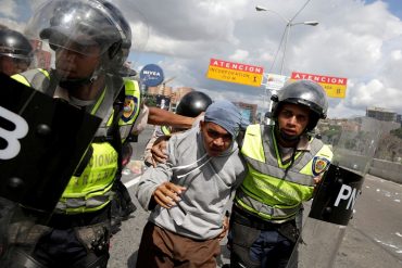 ¿ESE ES EL DIÁLOGO? Foro Penal registra 79 detenidos en varios estados tras la Toma de Venezuela