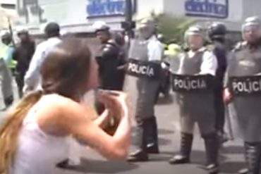 ¡CONMOVEDOR! Entre lágrimas, esta manifestante le pidió a la PNB que no los agrediera (+Video)