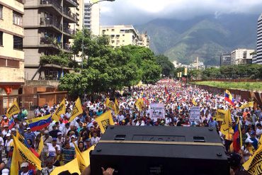 ¡EL PAÍS ACTIVO! Así comienzan a concentrarse los ciudadanos para la #LaTomaDeVenezuela (+Videos +Fotos)