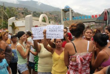 ¡GUERRERAS! Mujeres hacen correr a policías en una tranca por comida en La Guaira