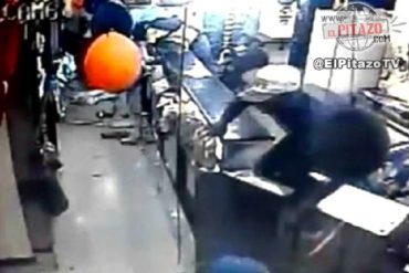 ¿Y LA POLICÍA? Cámaras de seguridad captaron cuando motorizados asaltaron panadería en Villa de Cura (+Video)