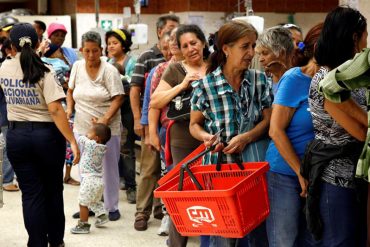 ¡EL MÁS DESCARADO! Diputado rojo dice que las colas no son por escasez, sino porque “hay dinero para comprar” (+Video)