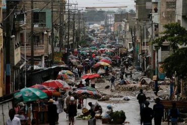 ¡IMÁGENES IMPACTANTES! Matthew sigue su paso tras causar destrozos en Cuba y Haití (+Fotos)