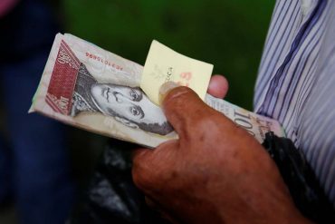 ¡SE RÍE DE LA GENTE! El aumento de Maduro es de solo 150,5 bolívares diarios (se va en dos pasajes)