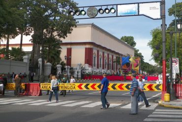 ¡LO SACARON DE LA FOTO! ¿Y «el comandante»? Retratos de Maduro y Cilia decoran salones en Miraflores (+Foto)