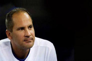 ¡MOLESTIA! Estallan las redes tras rumor de destitución de Omar Vizquel de la selección venezolana