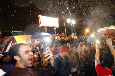 ¡ALEGRÍA SUPREMA! Cae la noche y en Miami sigue la celebración por muerte de Fidel Castro (+Video)