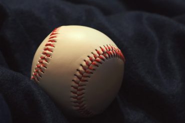 ¡CARITO! Lo que necesita una pareja para disfrutar de un juego de béisbol en la actualidad