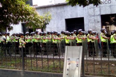 ¡QUÉ ABUSO! Guardia Nacional impidió a diputados opositores ingresar al Parlamento