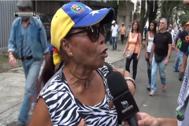 ¡SIN MIEDO Y POR VENEZUELA! Esta señora marchó con los estudiantes (+Video)