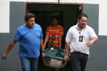 ¡LEY DEL KARMA! Caminaba con su amante a la habitación cuando cayó por las escaleras