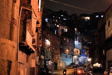 ¡NADIE SE SALVA! Miedo a la delincuencia deja desiertas las noches de Caracas