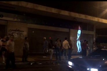 ¡DE ESPANTO! Un Chávez «luminoso» volvió a recorrer Caracas la noche de este jueves (+Video)