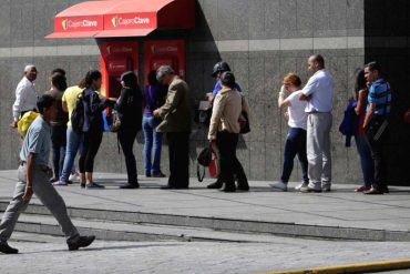 ¡NO HAY DINERO! En el Banco de Venezuela de Valencia pidieron a la gente retirarse por falta de efectivo (+Video)