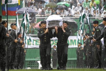 ¡PARTEN EL ALMA! 10 imágenes conmovedoras que dejó la despedida al Chapecoense en Brasil (+Fotos)