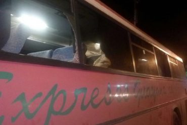 ¡HAY 2 HERIDOS! Hombres armados robaron a 41 personas que viajaban en Expresos Guayana