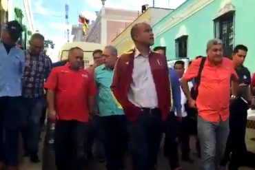 ¡MENTIROSOS Y DESCARADOS! Líderes del chavismo se fueron a «pasear» por las calles destrozadas de Ciudad Bolívar