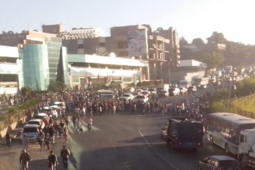 ¡LA GENTE TIENE HAMBRE! Protestan en la Panamericana por falta de alimentos (+Video)