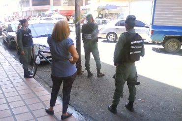 ¡ABUSO! GNB retuvo a la periodista Bianile Rivas por tomar fotografías a la cola de un banco