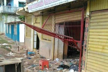 ¡CAOS DESATADO! Saqueadores destrozaron a menos 25 comercios chinos en Tumeremo (+Fotos)