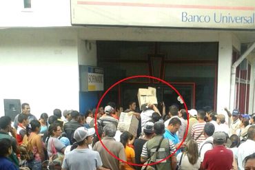 ¡QUÉ TRAJÍN! Campesinos de Táchira llevaron en sacos y cajas billetes para depositar (+Fotos)