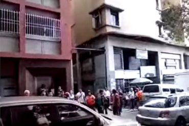 ¡ABUSADORES! Presunto colectivo chavista amenaza a los diputados de la MUD en el BCV (+Video)