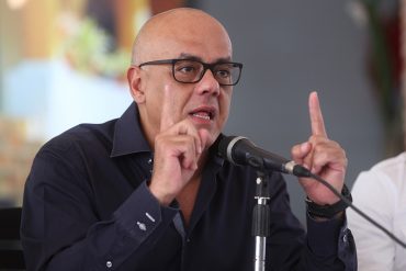 ¡AH OK! Jorge Rodríguez inició gira internacional para “aclarar” situación política del gobierno y difundir “la “verdad”